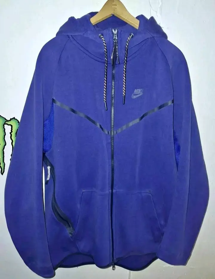 Polerón azul marca Nike tech - 1