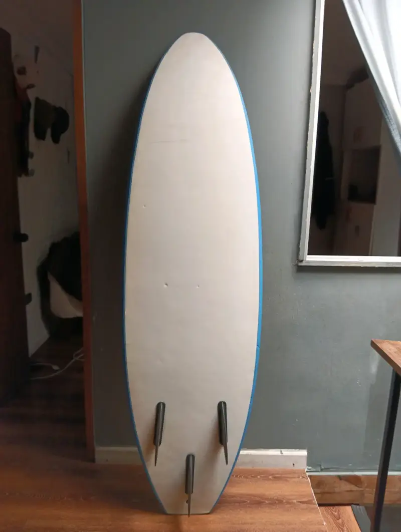 Tabla de surf blanca con quillas - 2