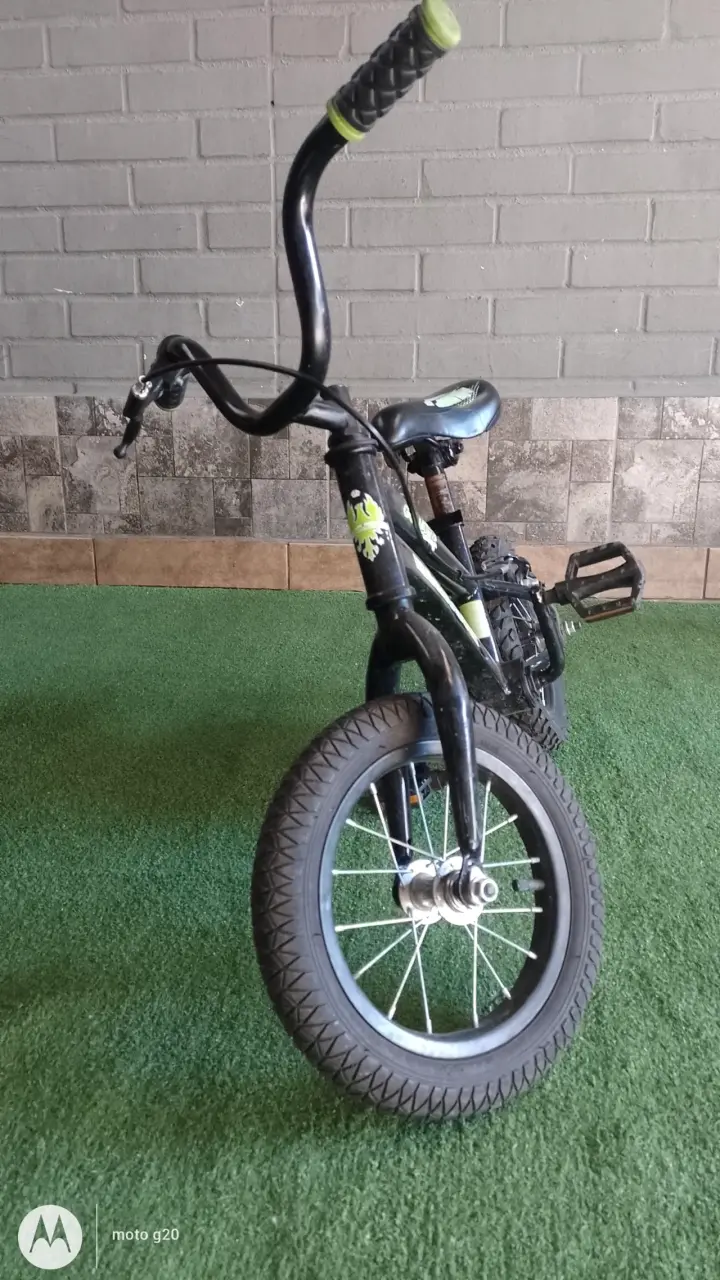 Bicicleta infantil de balance negro