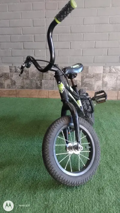 Bicicleta infantil de balance negro - miniatura 1