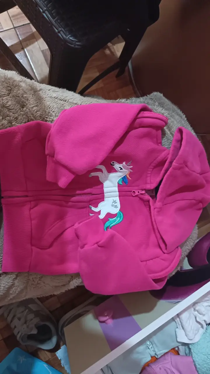 Polerón rosado de unicornio