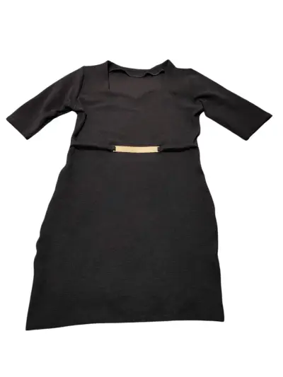 Vestido negro con cinturón dorado - miniatura 1