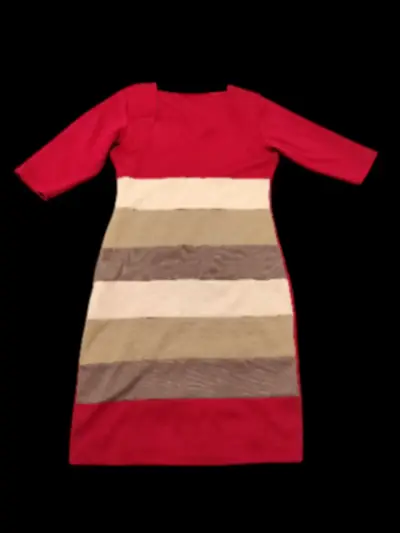 Vestido negro con cinturón dorado - miniatura 2