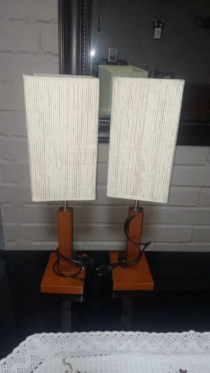 Par de lámparas de mesa modernas - 1