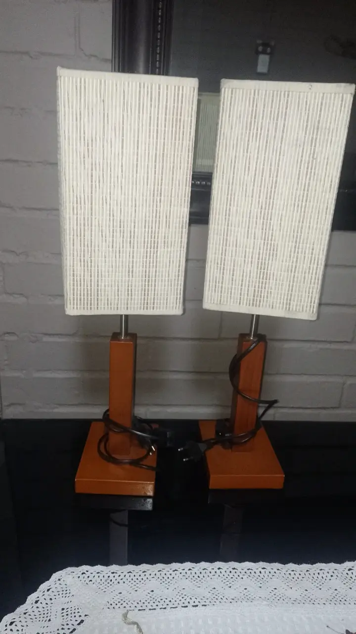 Par de lámparas de mesa modernas - 2