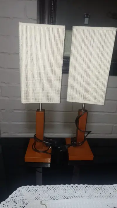 Par de lámparas de mesa modernas - miniatura 2