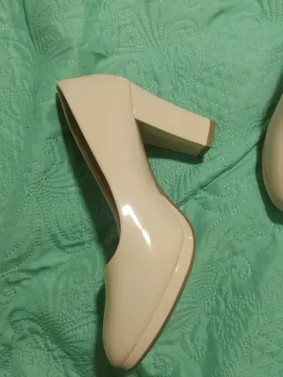 Zapatos de taco alto beige - miniatura 1