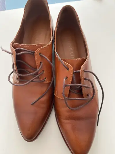 Zapatos Oxford de cuero café, marca Pollini - miniatura 1