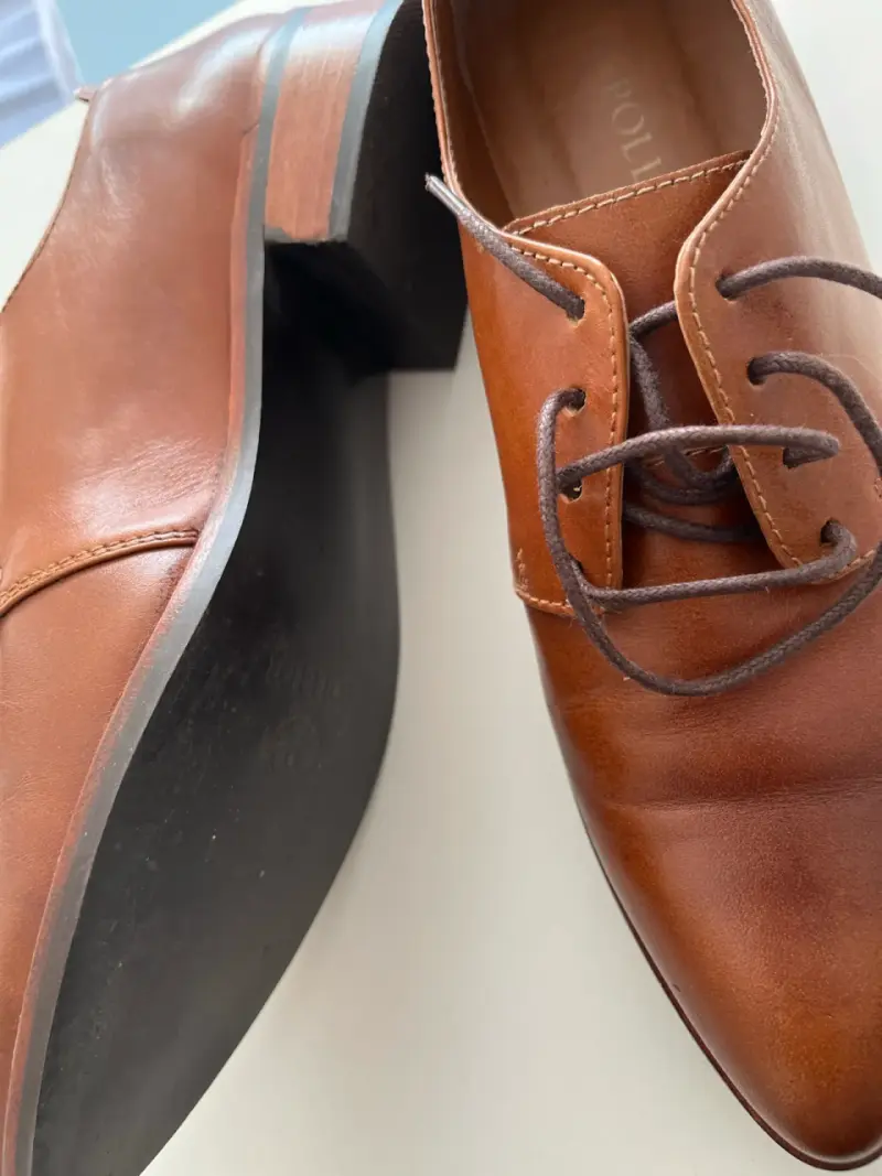 Zapatos Oxford de cuero café, marca Pollini - 2