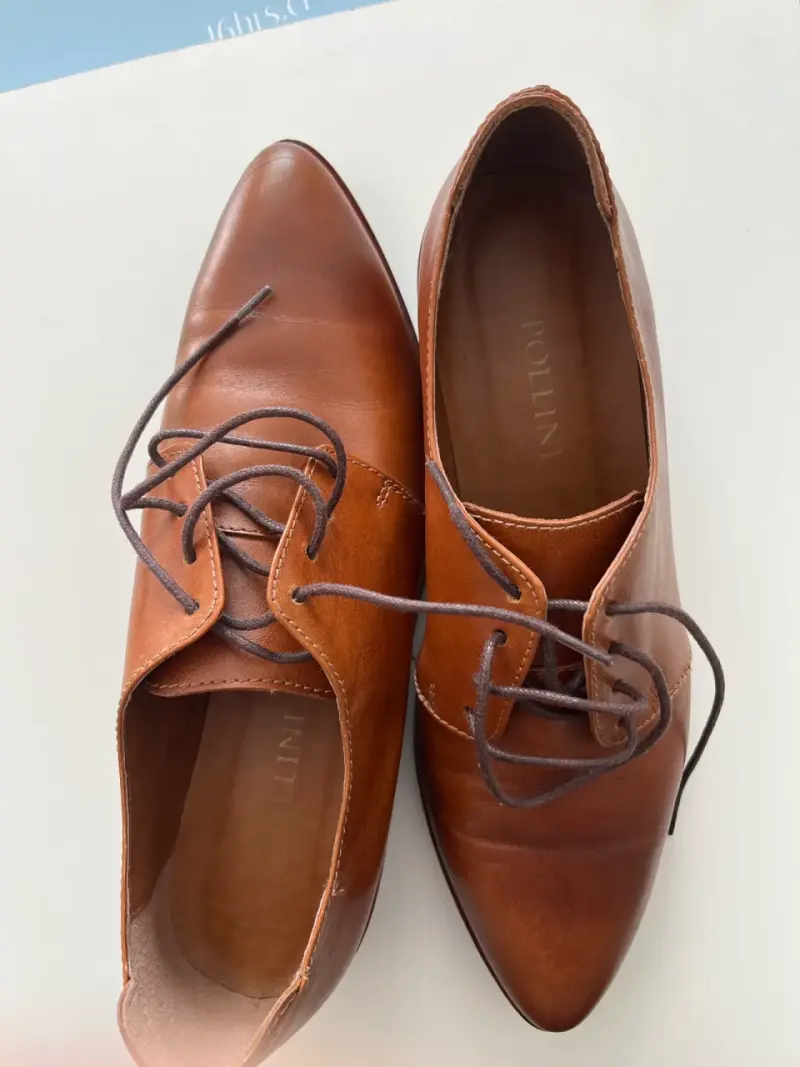 Zapatos Oxford de cuero café, marca Pollini - 4