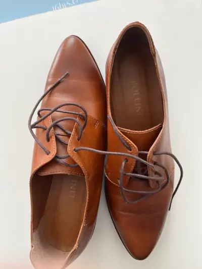 Zapatos Oxford de cuero café, marca Pollini - miniatura 4