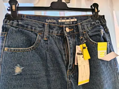 Jeans azul con diseño moderno talla 36 - miniatura 2