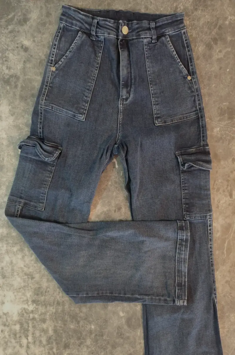 Pantalones cargo de mezclilla
