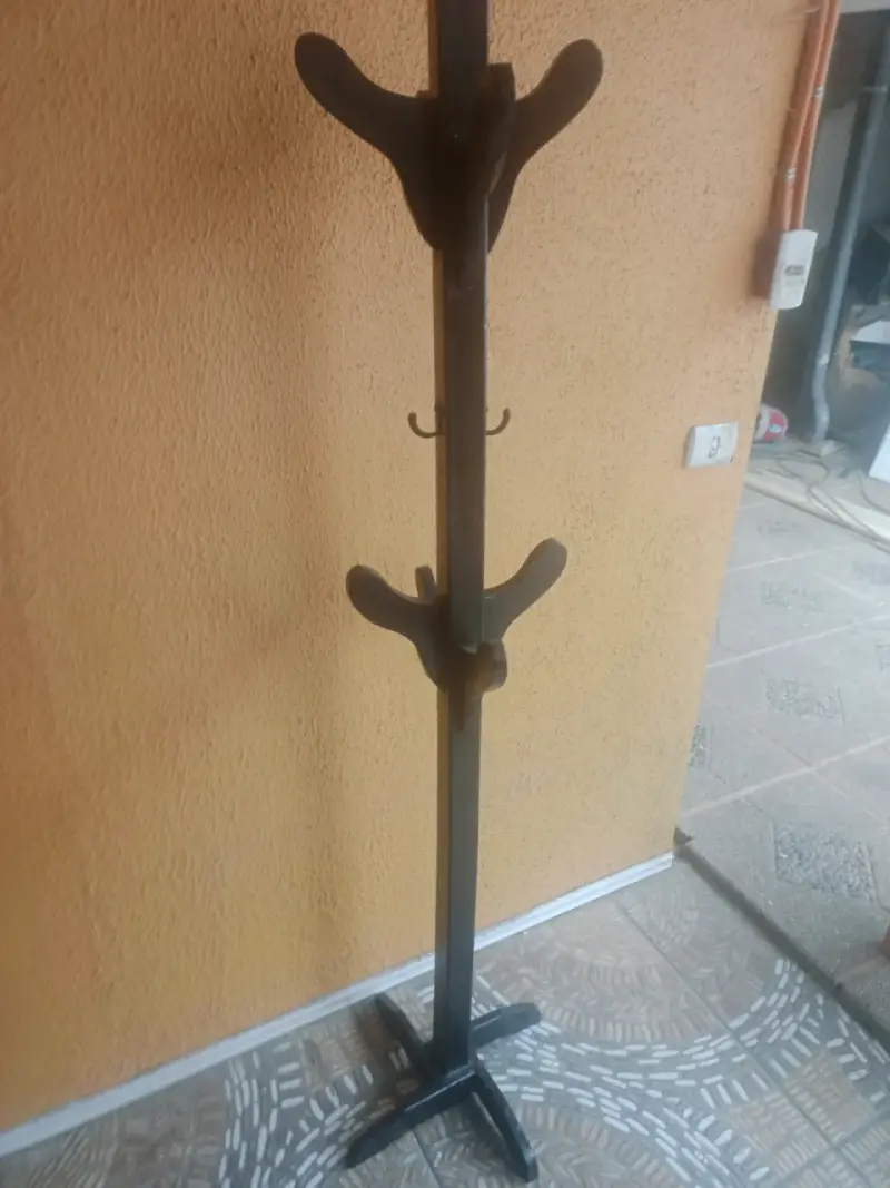 Perchero de madera oscuro - 3