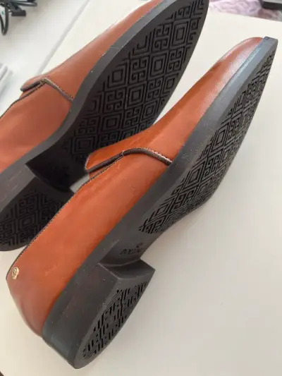 Zapatos de cuero marrón Pollini - miniatura 3