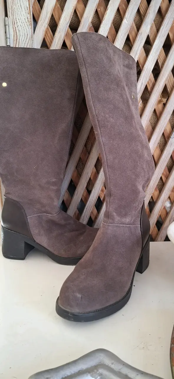 Botas altas de gamuza marrón - 1