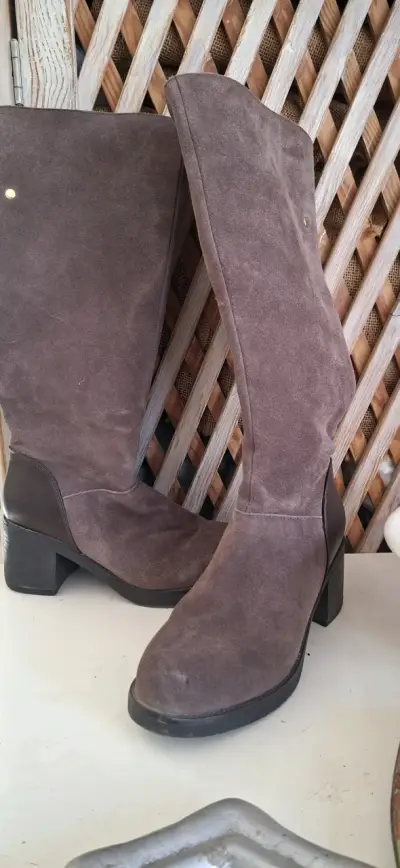 Botas altas de gamuza marrón - miniatura 1