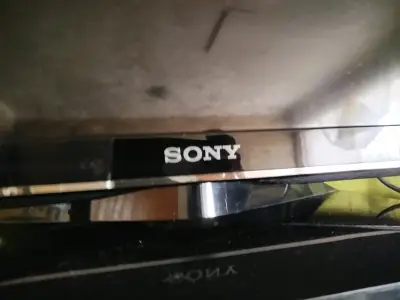Televisor Sony Bravia con control remoto - miniatura 3