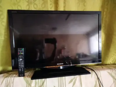 Televisor Sony Bravia con control remoto - miniatura 4