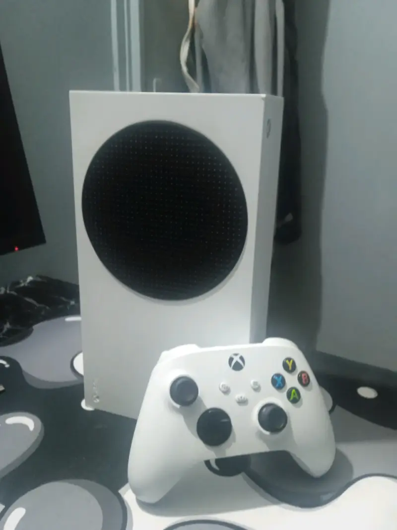 Consola Xbox Series S con control