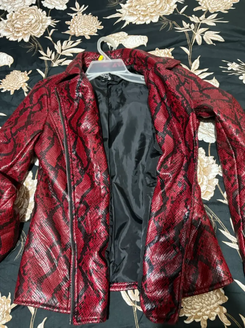 Chaqueta roja de diseño especial - 2