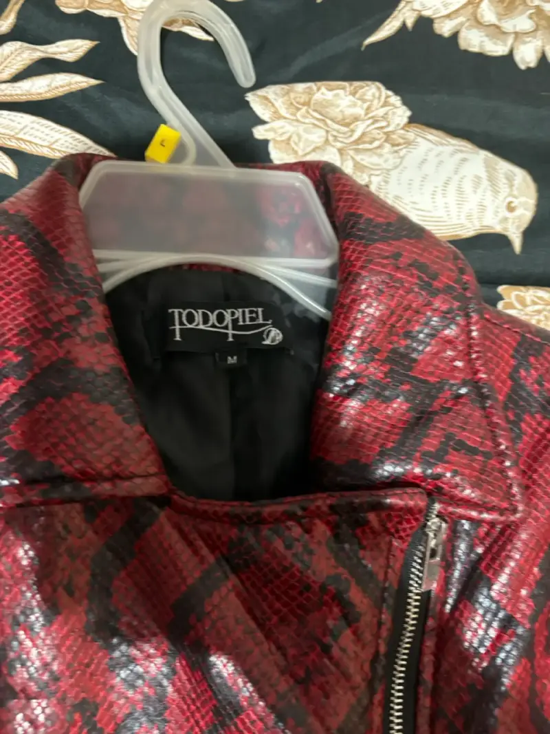 Chaqueta roja de diseño especial - 3