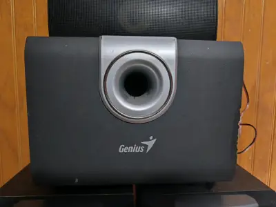 Parlante Genius subwoofer - miniatura 1