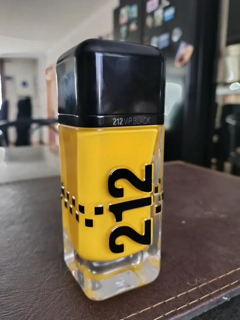 Perfume 212 VIP Black Limited Edition - 2
