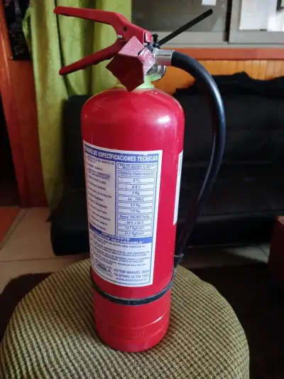 Extintor de polvo químico 4 kg - miniatura 1