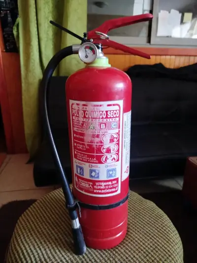Extintor de polvo químico 4 kg - miniatura 2