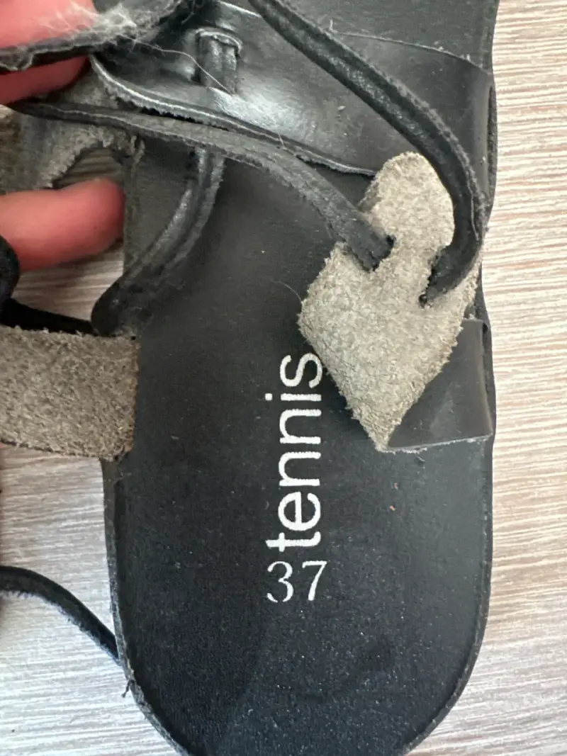 Sandalias negras de cuero usadas - 3
