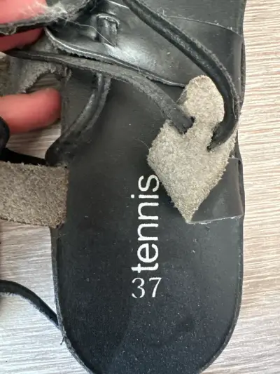 Sandalias negras de cuero usadas - miniatura 3
