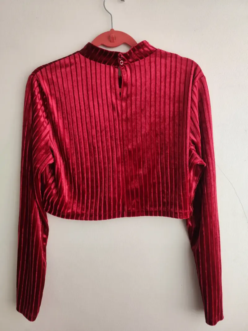 Polera corta plush H&M - 3