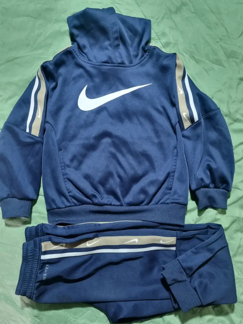 Conjunto deportivo azul Nike niño talla 5-6 - 1