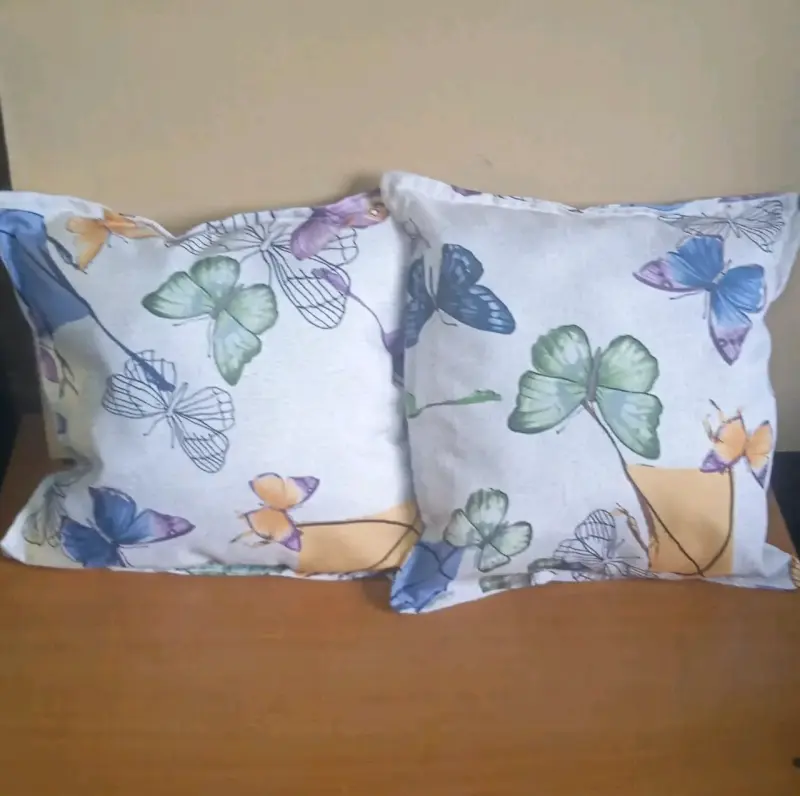 Cojines decorativos con mariposas - 1