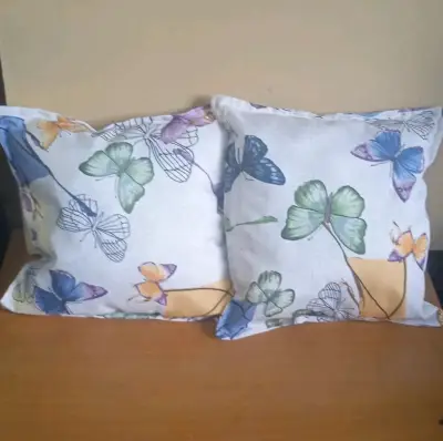 Cojines decorativos con mariposas - miniatura 1