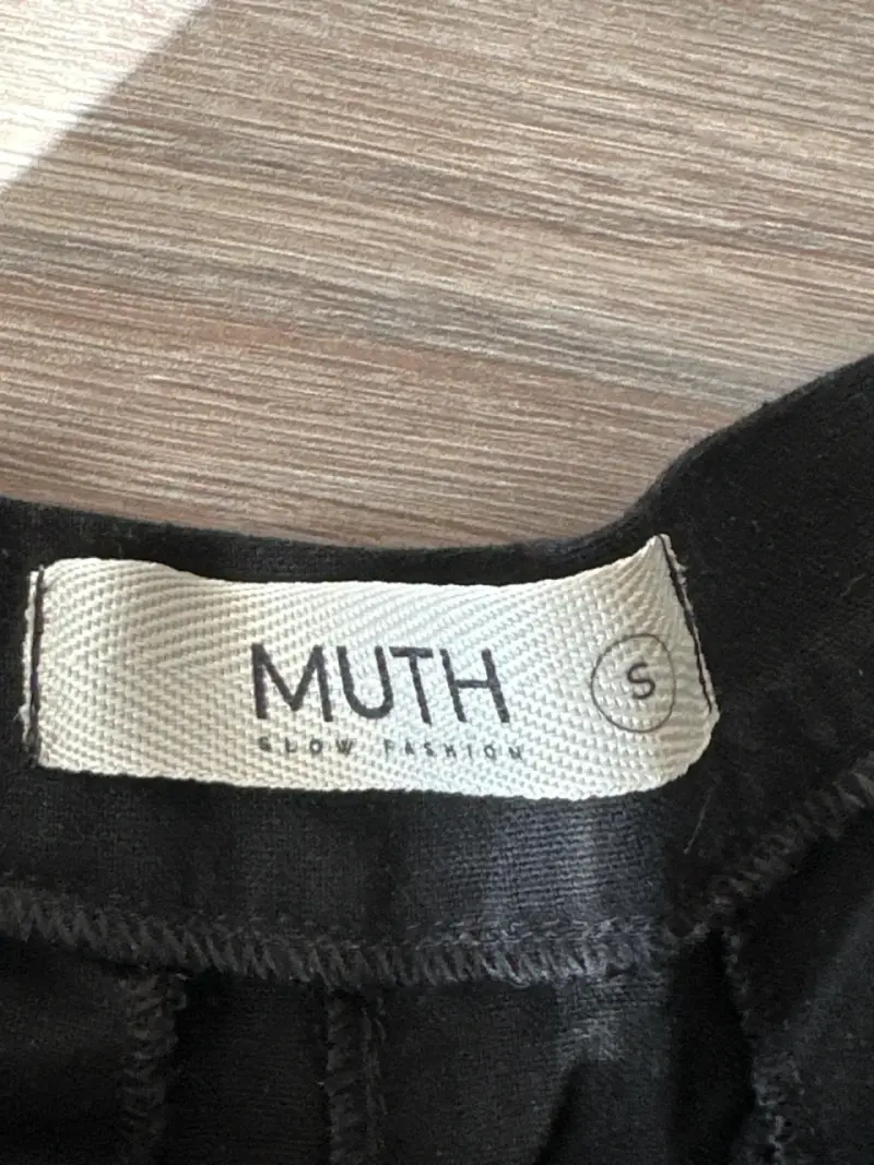 Short negro bordado marca Muth - 2