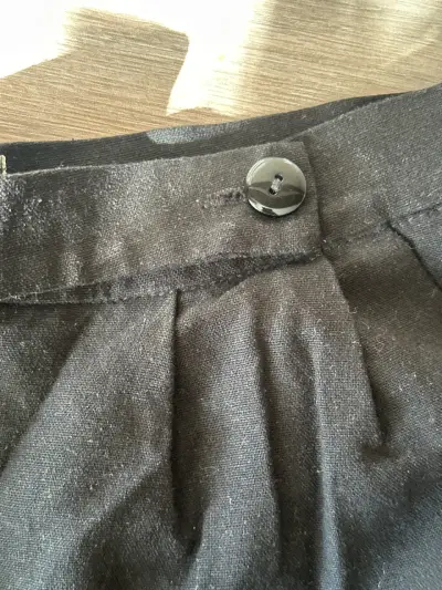 Short negro bordado marca Muth - miniatura 3