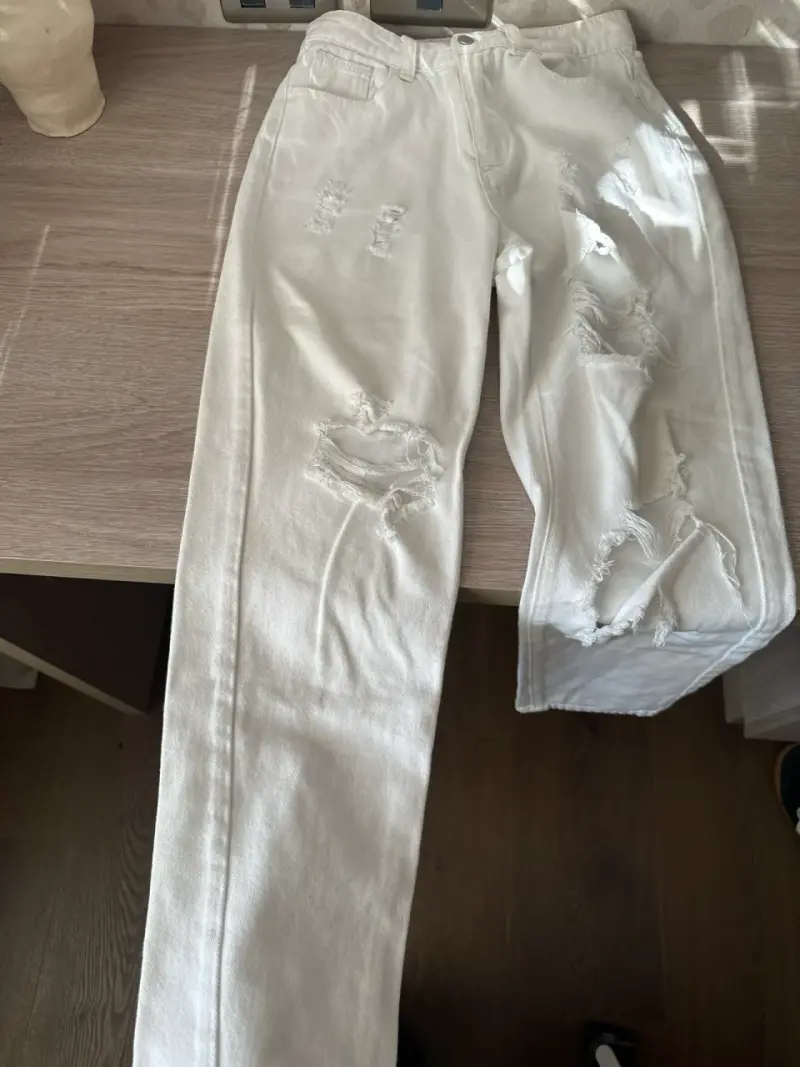 Pantalones blancos rajados - 2
