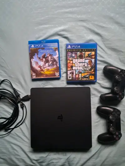Consola PS4 con juegos y controles - miniatura 2
