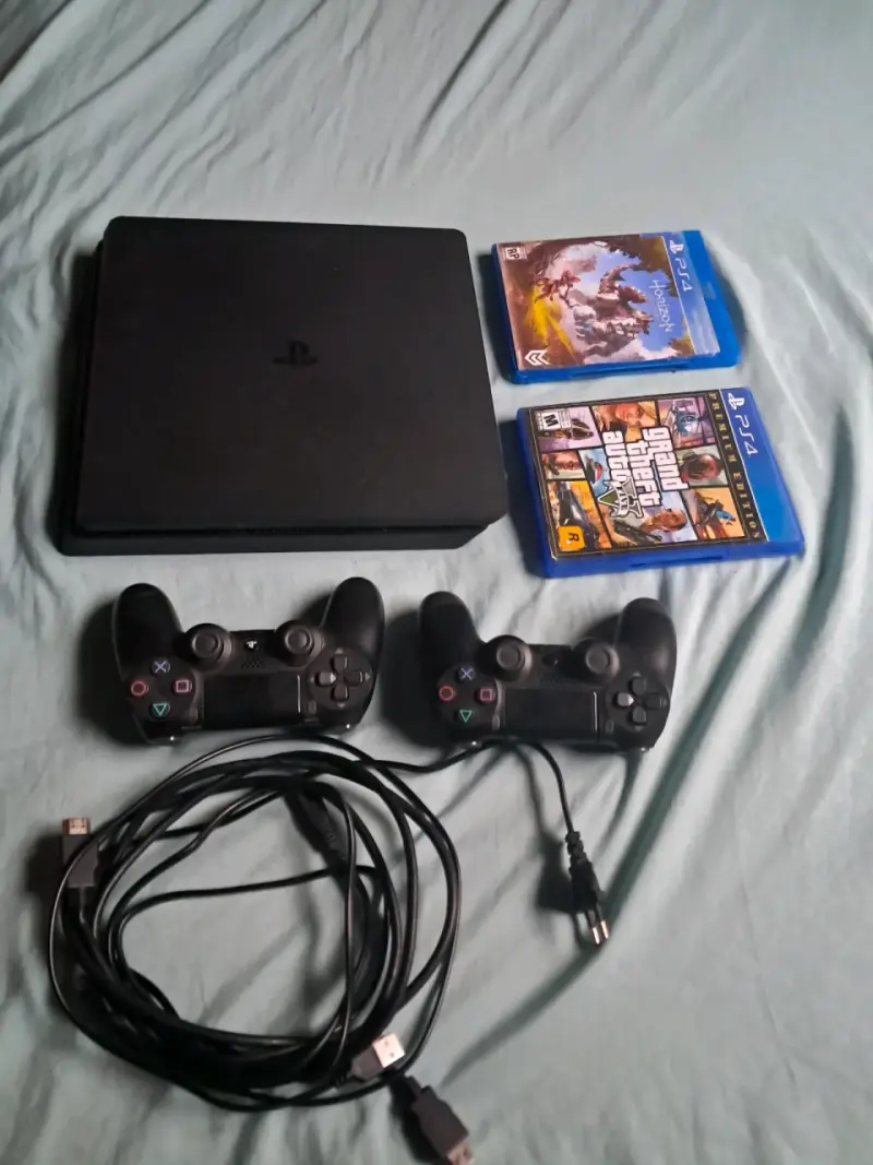 Consola PS4 con juegos y controles - 3