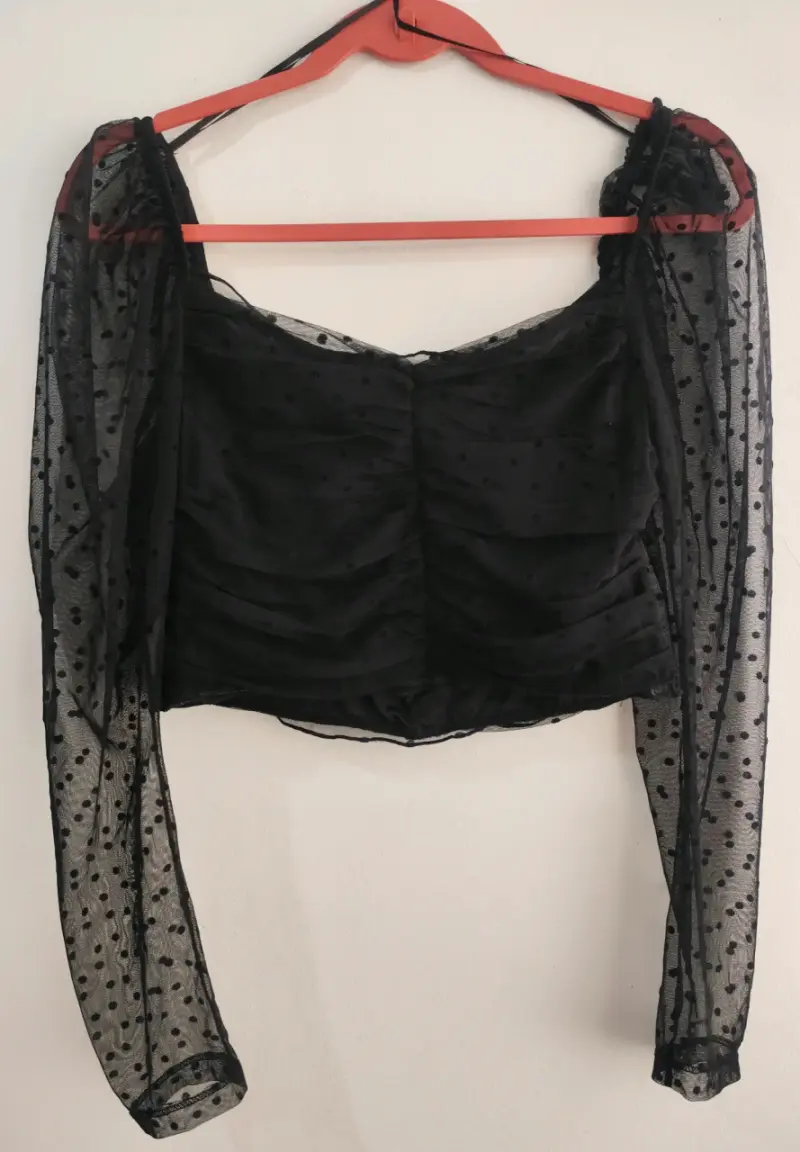 Blusa negra de tul con mangas - 2