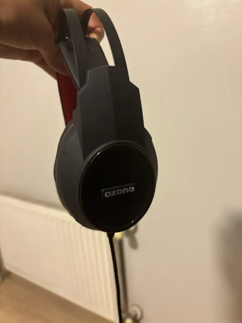 Audífonos gamer negros y rojos ozone - 2
