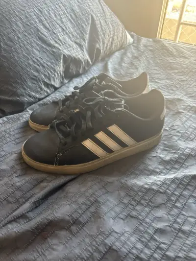 Zapatillas negras Adidas clásicas - miniatura 1