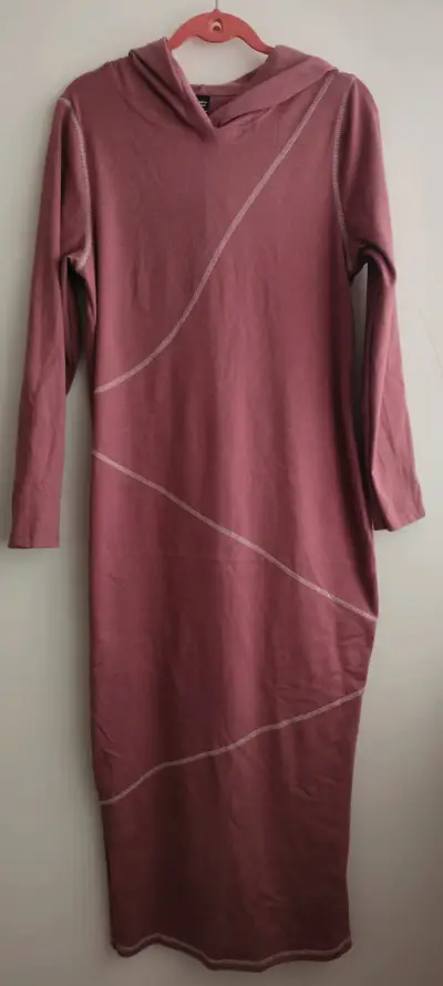 Vestido maxi rosado con capucha - miniatura 1