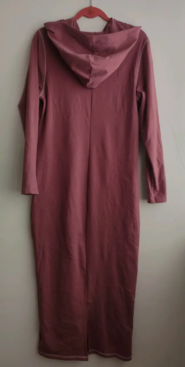 Vestido maxi rosado con capucha - 2