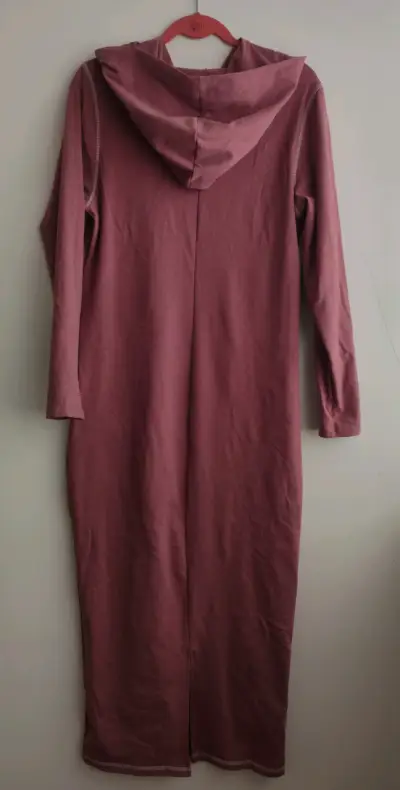 Vestido maxi rosado con capucha - miniatura 2