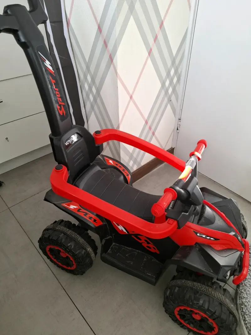 Auto a batería infantil rojo y negro