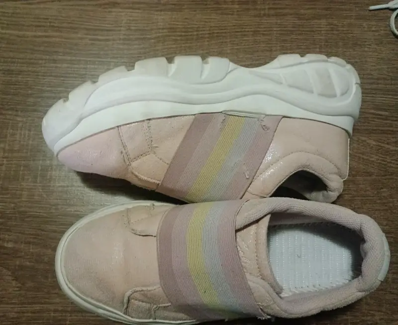 Zapatillas deportivas rosadas usadas