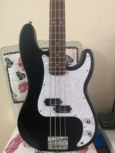 Bajo eléctrico negro Newen - miniatura 2